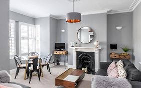 Modern&Spacious 2 Bedroom Maisonette